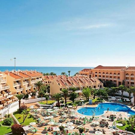 Two Bedroom Apartment In Beachfront Complex With Pool In Playa De Las Americas. 외부 사진