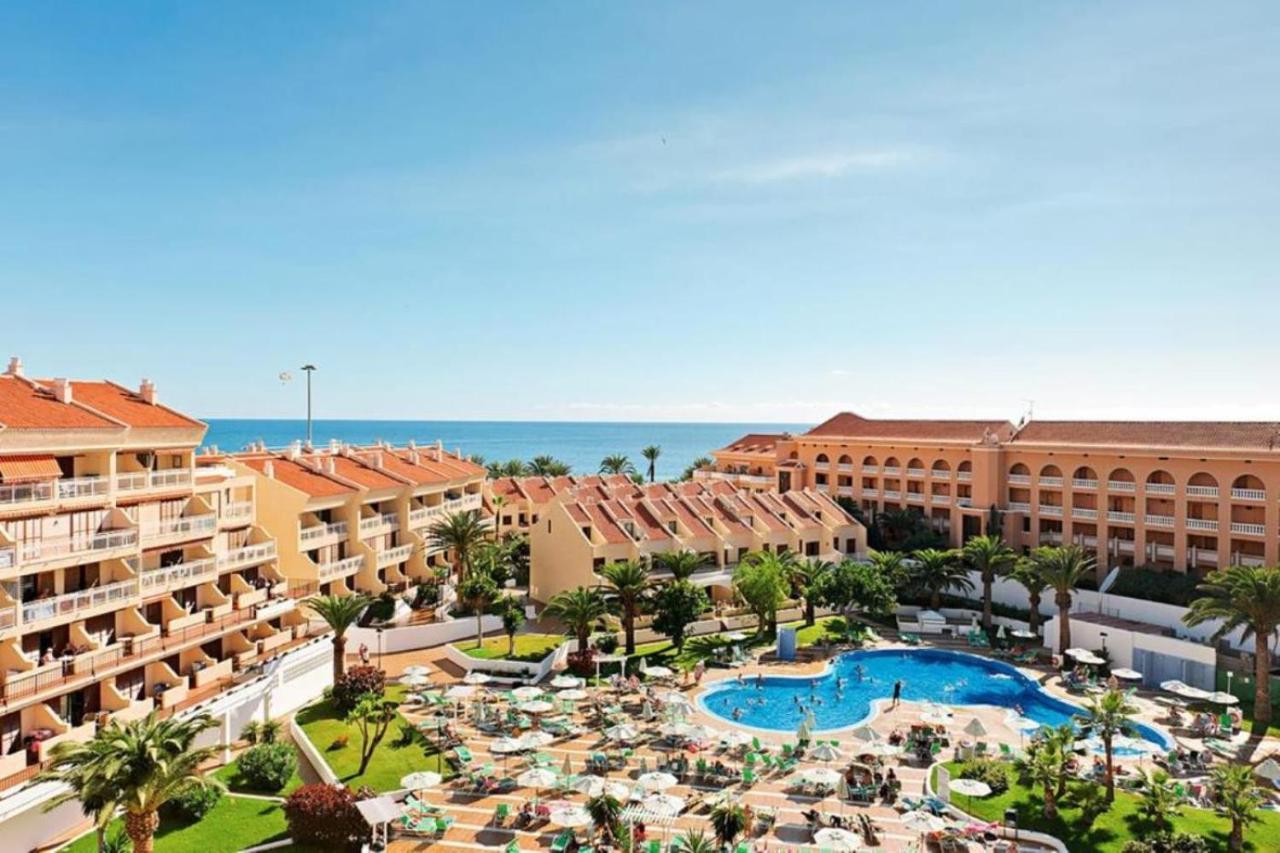 Two Bedroom Apartment In Beachfront Complex With Pool In Playa De Las Americas. 외부 사진