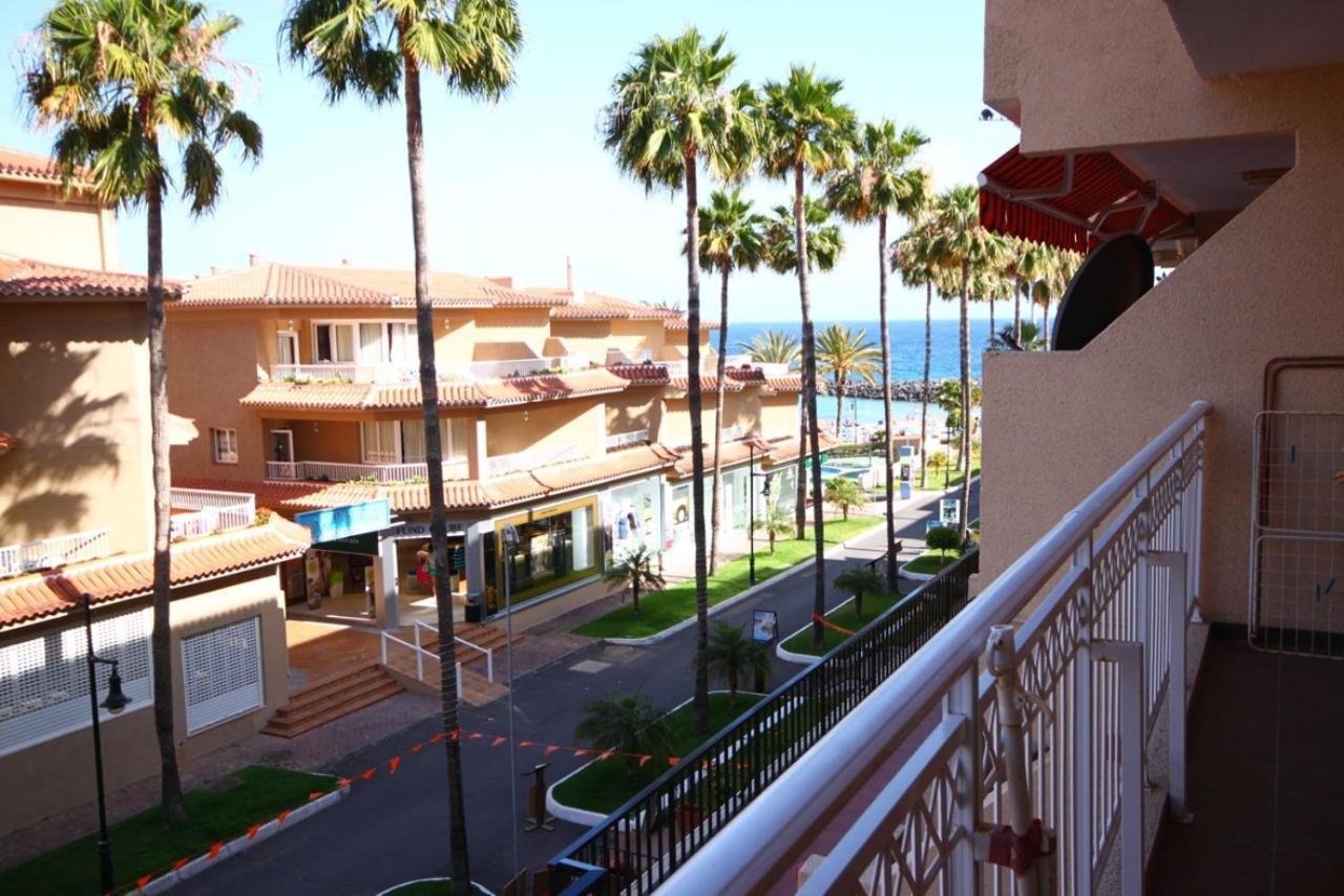 Two Bedroom Apartment In Beachfront Complex With Pool In Playa De Las Americas. 외부 사진