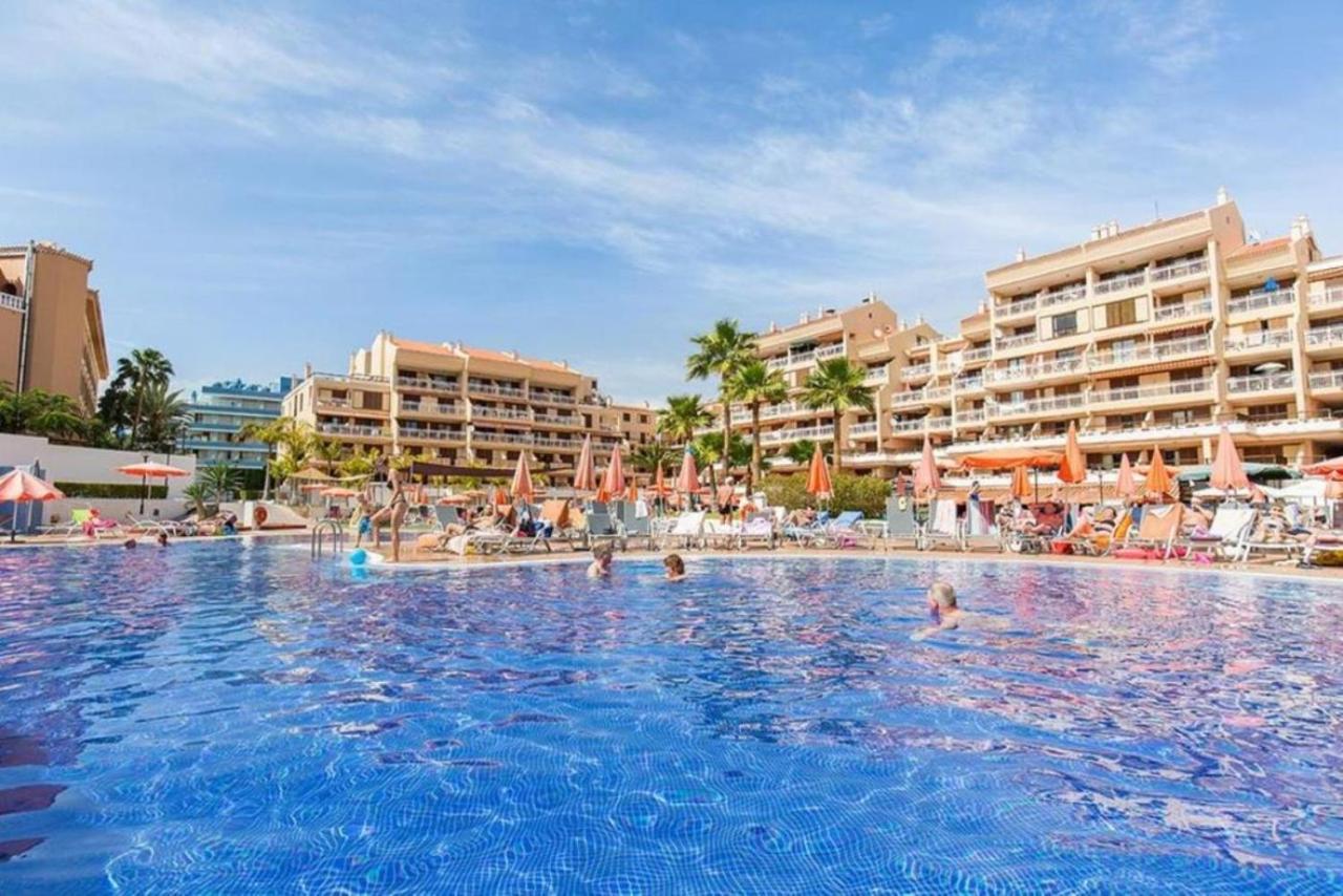 Two Bedroom Apartment In Beachfront Complex With Pool In Playa De Las Americas. 외부 사진